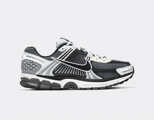 Nike AIR Zoom VOMERO 5 - Black Metallic Silver