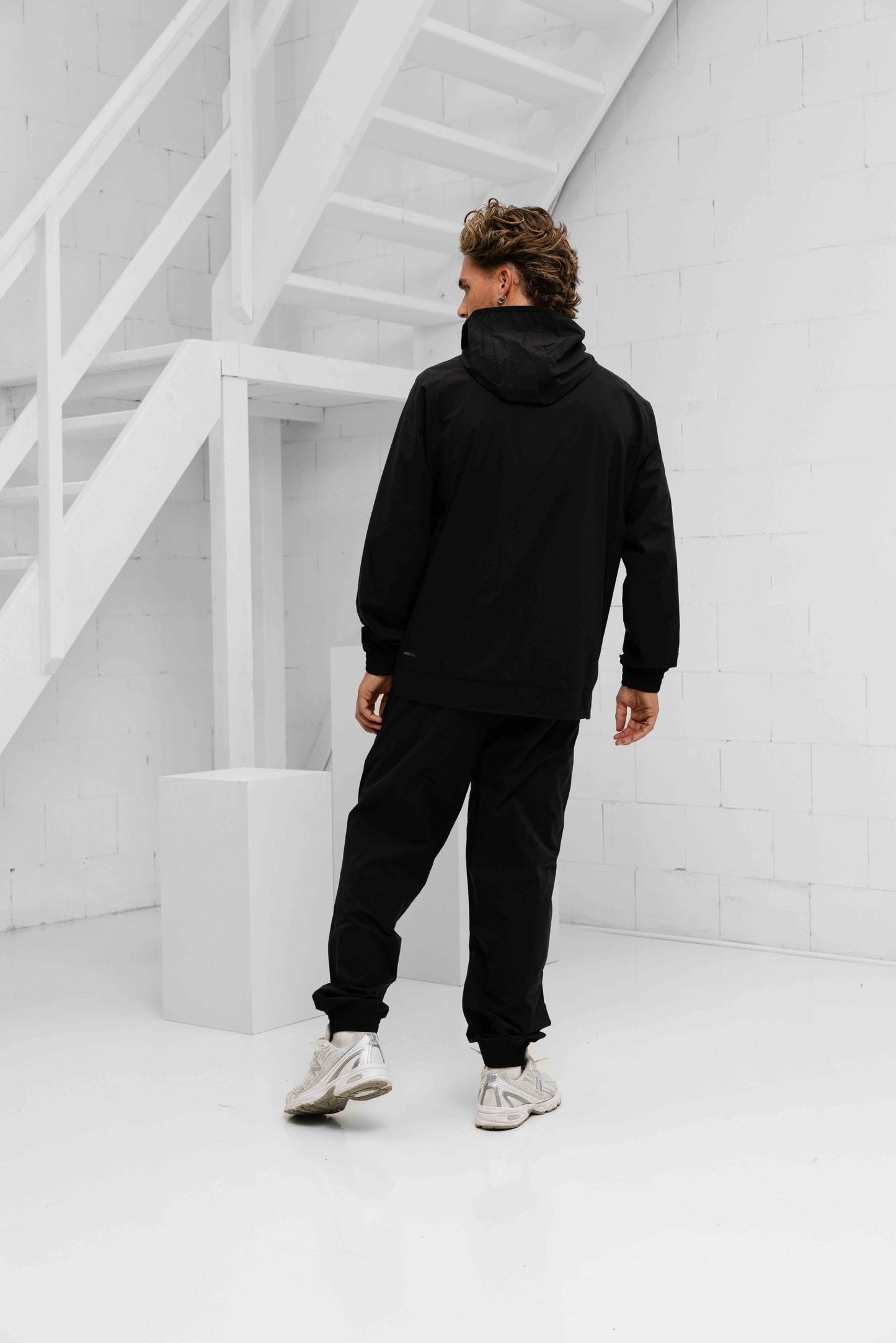 AC Milan Tech Woven Tracksuit Senior 2025/2026 Black