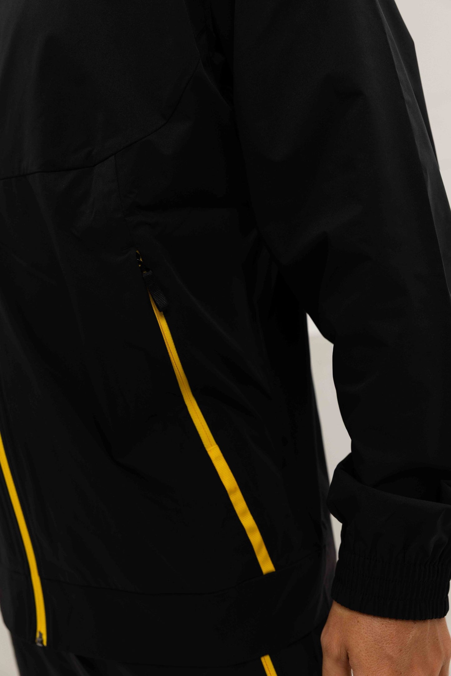 Borussia Dortmund Tech Woven Tracksuit Senior 2025/2026