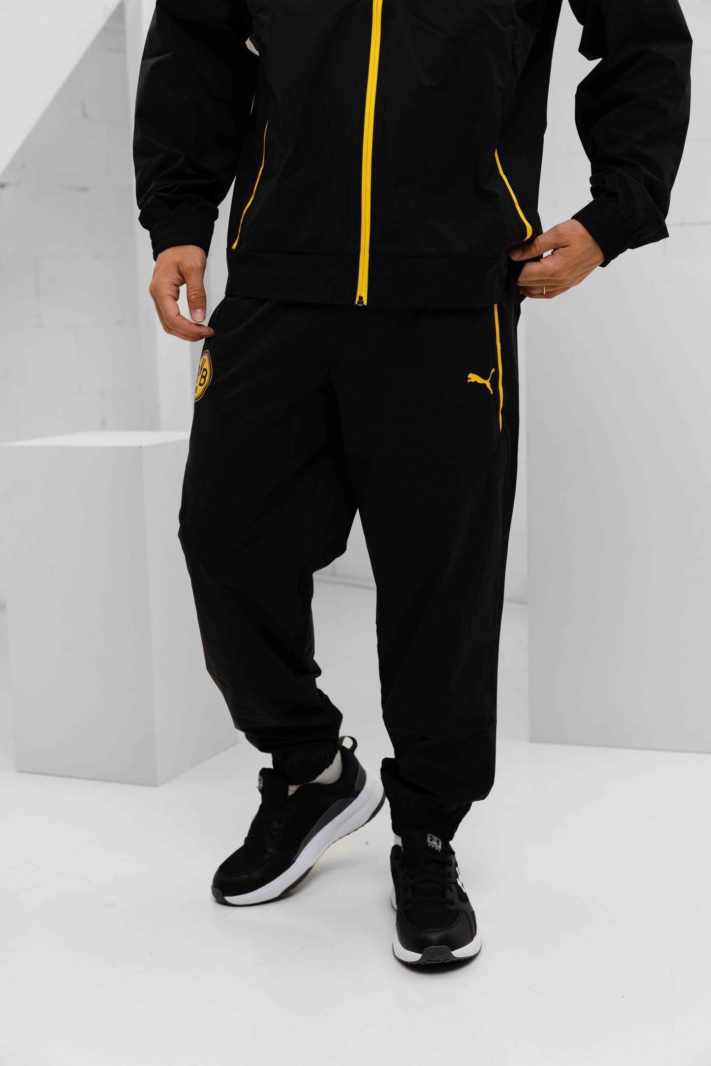 Borussia Dortmund Tech Woven Tracksuit Senior 2025/2026