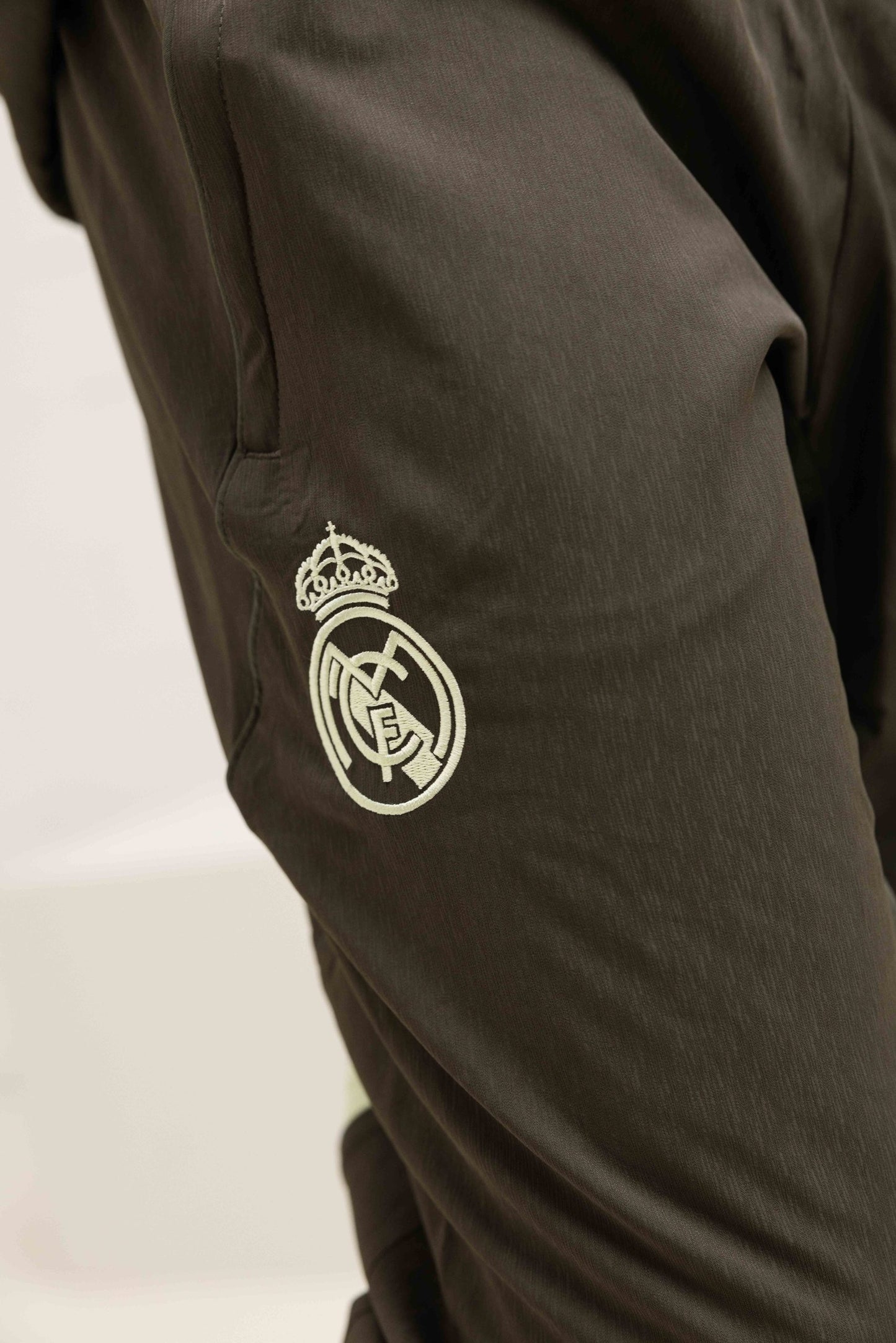 Real Madrid Presentation Tracksuit Senior 2025/2026