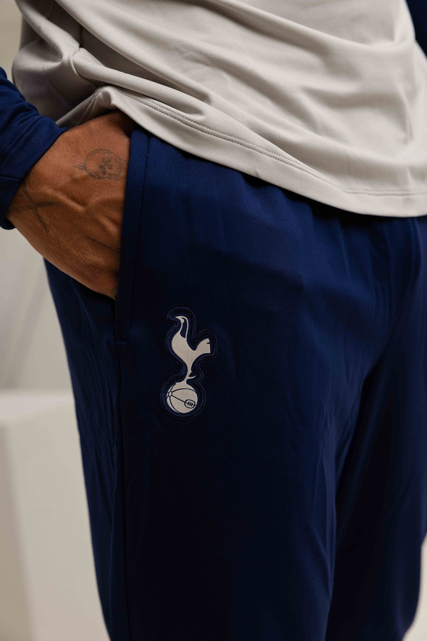 Tottenham Hotspurs Strike Tracksuit Senior 2025/2026