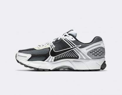 Nike AIR Zoom VOMERO 5 - Black Metallic Silver