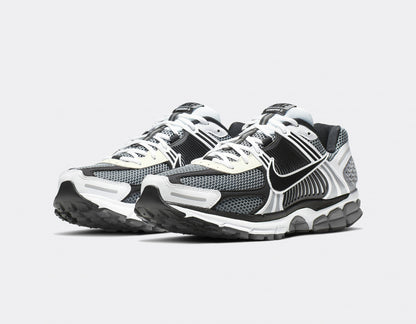 Nike AIR Zoom VOMERO 5 - Black Metallic Silver