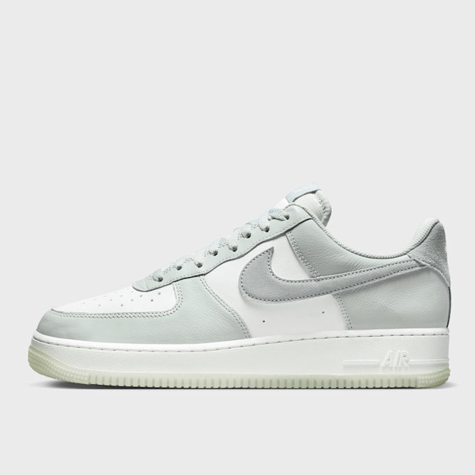Nike Air Force 1 '07 LV8