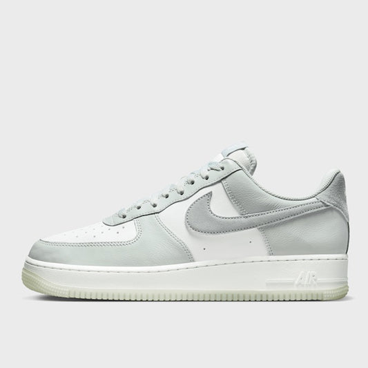 Nike Air Force 1 '07 LV8