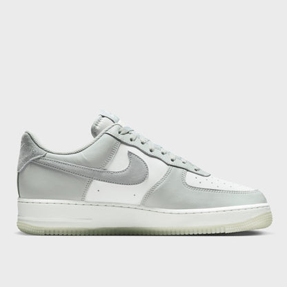 Nike Air Force 1 '07 LV8