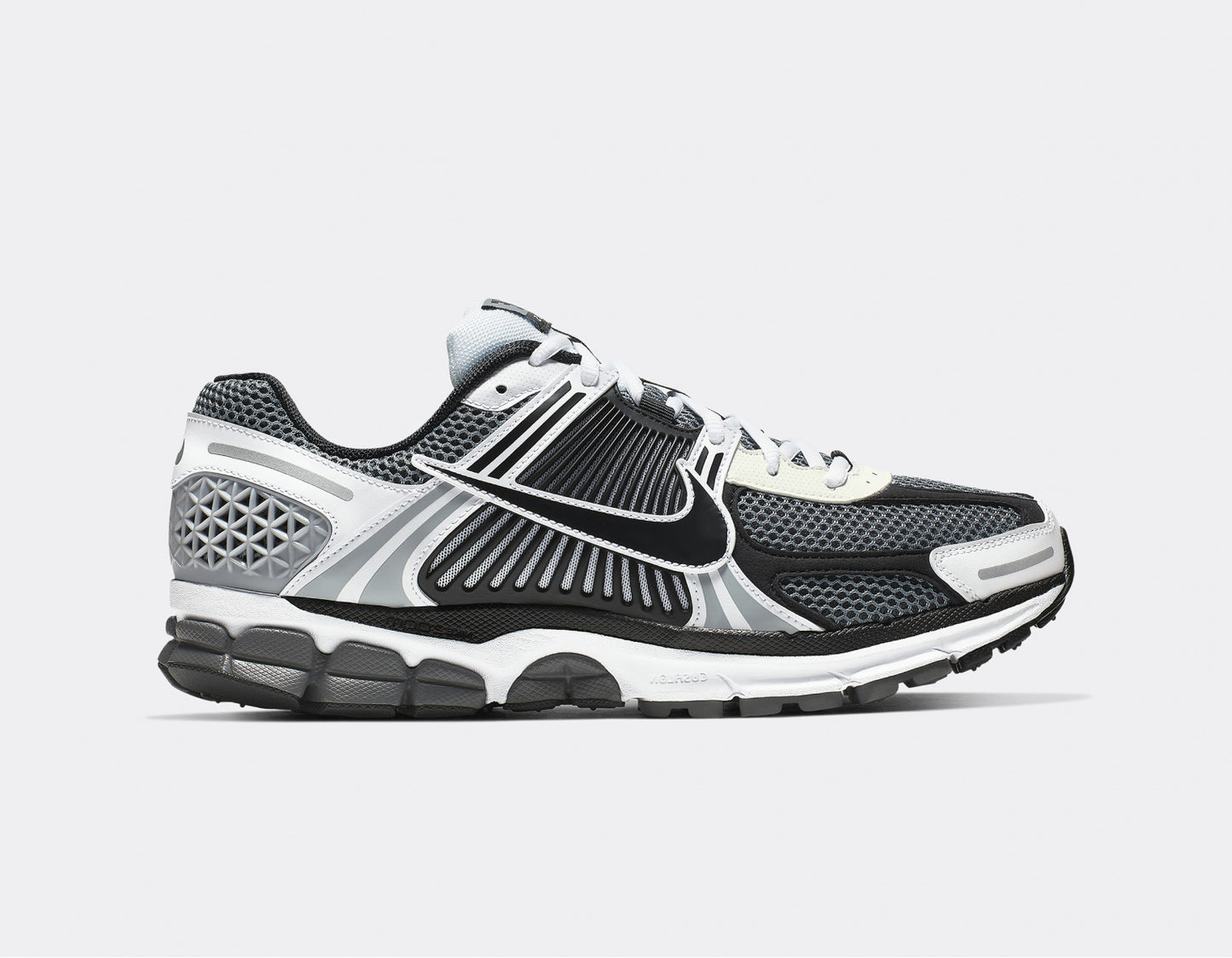 Nike AIR Zoom VOMERO 5 - Black Metallic Silver