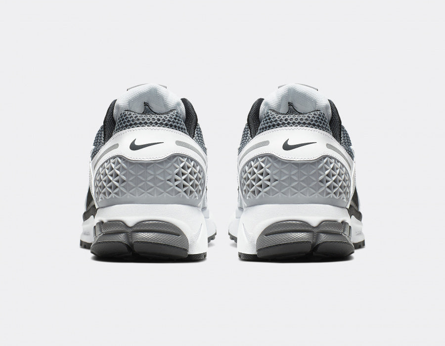 Nike AIR Zoom VOMERO 5 - Black Metallic Silver